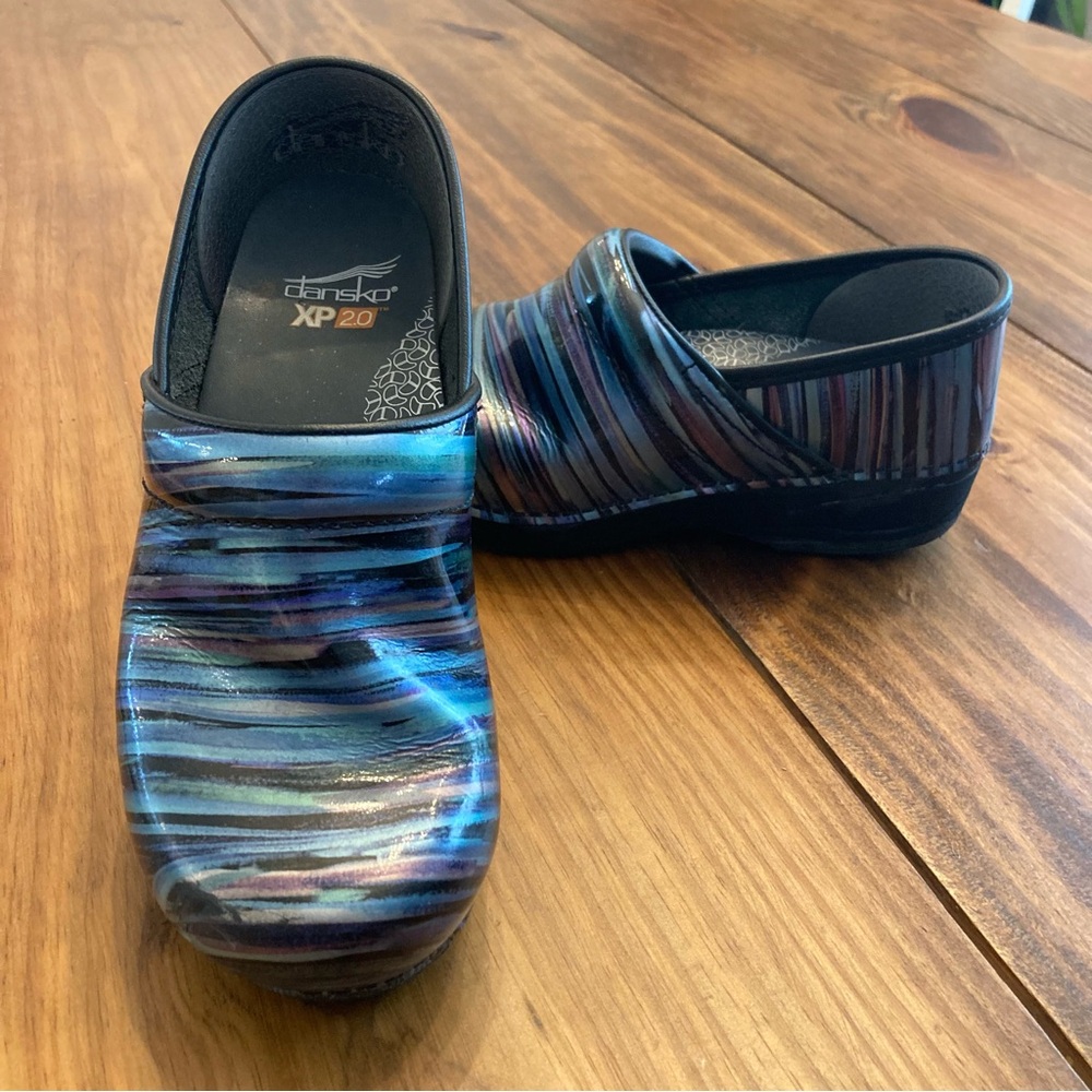 Dansko XP 2.0 Womens EU 36 (US 6-6.5) Patent Leather Multicolor Nursing Clogs